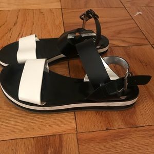 Strappy sandal